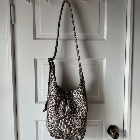 NWT BAGGU Nylon Sling Snake Print - Picture 3 of 6